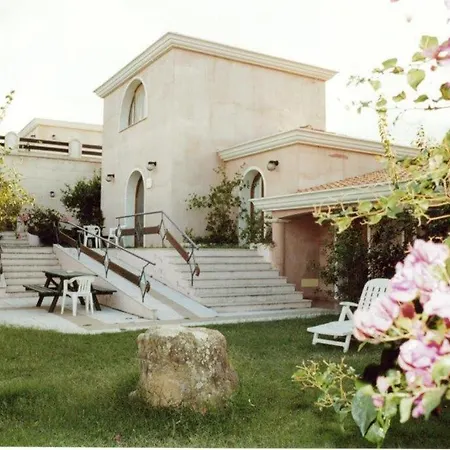 Sant'efisio Szálloda 3*