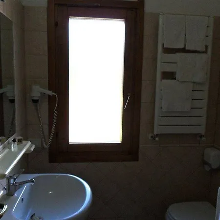 Отель Sant'efisio Лотцораи