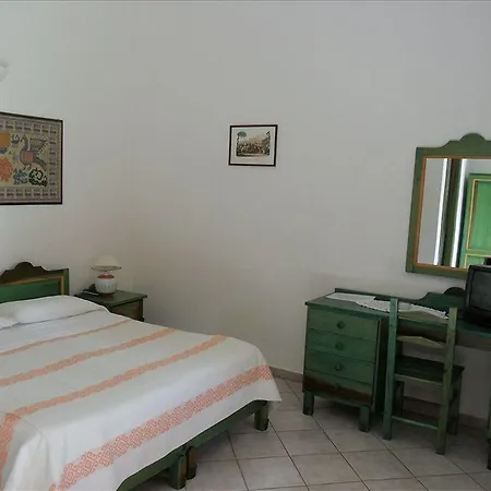 Sant'efisio Отель Лотцораи