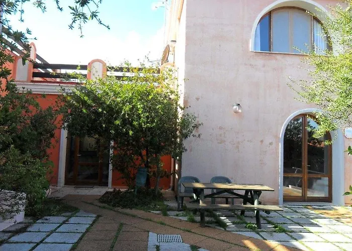 Hotel Sant'efisio 3*